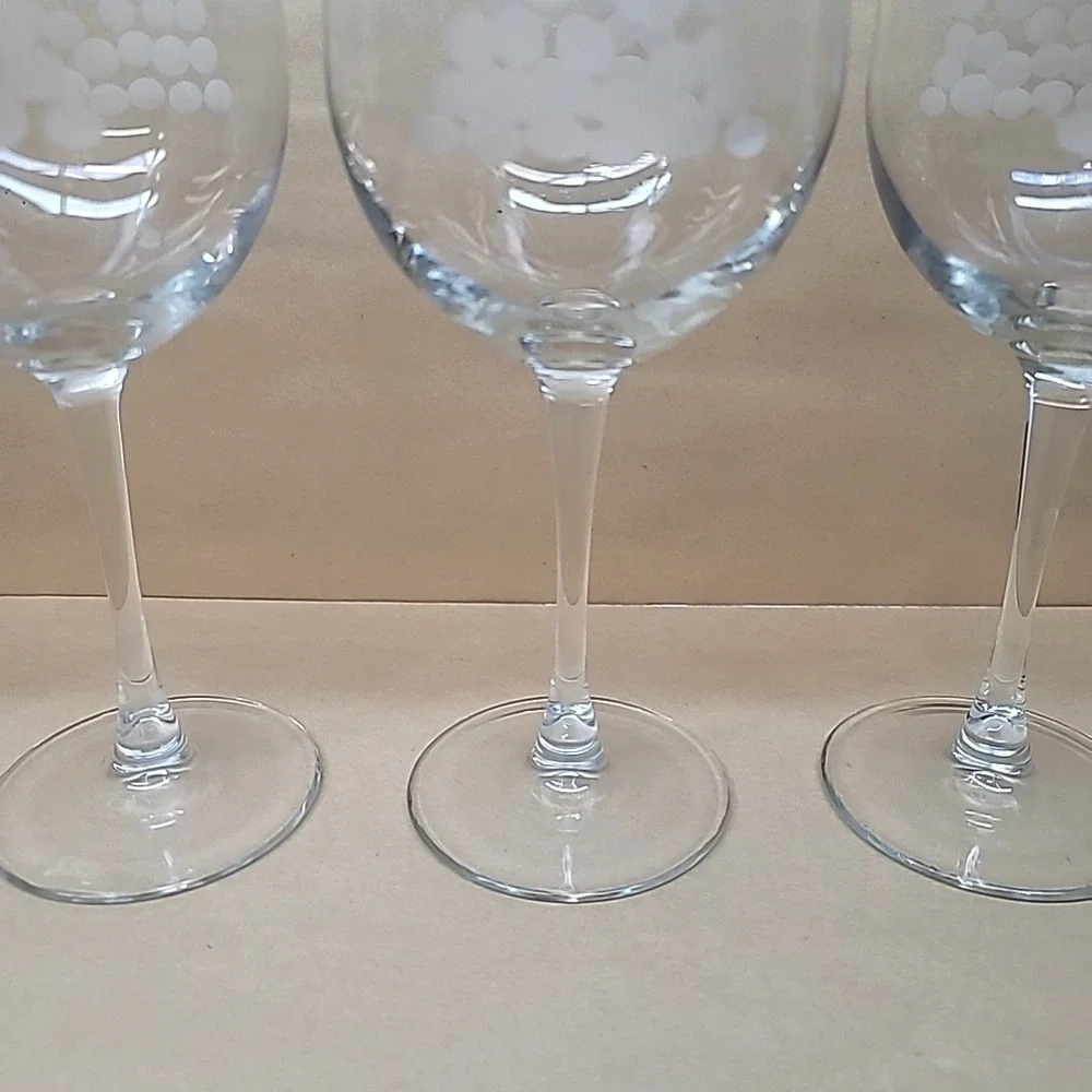 Set of 4 Clear Crystal Stemware Etched Dot Christmas Tree Design Wine Glasses